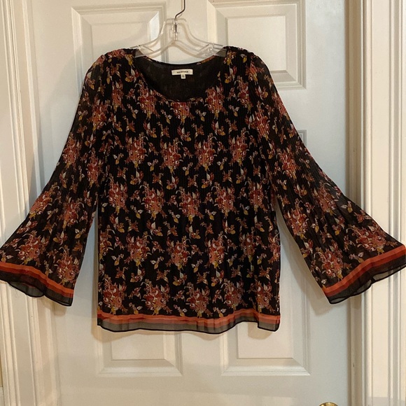 MAX STUDIO PLEATED TOP W/ROUNDED NECKLINE. SZ L. BARELY WORN! BEAUTIFUL PRINT. - Picture 1 of 6